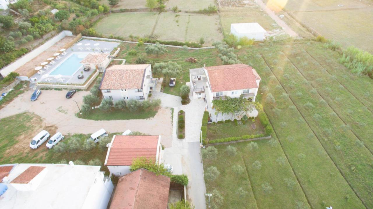 Отель La Hacienda Улцинь Экстерьер фото